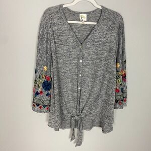 Fig & Flower Button Up Embroidered Floral Shirt Blouse Womens 2X Grey Tie Front